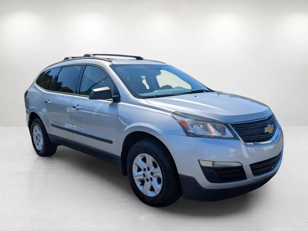 2013 /Dk Titanium/Lt Titanium Chevrolet Traverse LS (1GNKRFED4DJ) with an Other engine, located at 3959 U.S. 80 W, Phenix City, AL, 36870, (334) 297-4885, 32.469296, -85.135185 - Experience the ultimate family adventure with our 2013 Chevrolet Traverse LS, a perfect blend of space, comfort, and reliability that caters to the needs of growing families or those who love to explore! With ample seating for up to eight passengers and a spacious interior, this SUV is ideal for roa - Photo#3