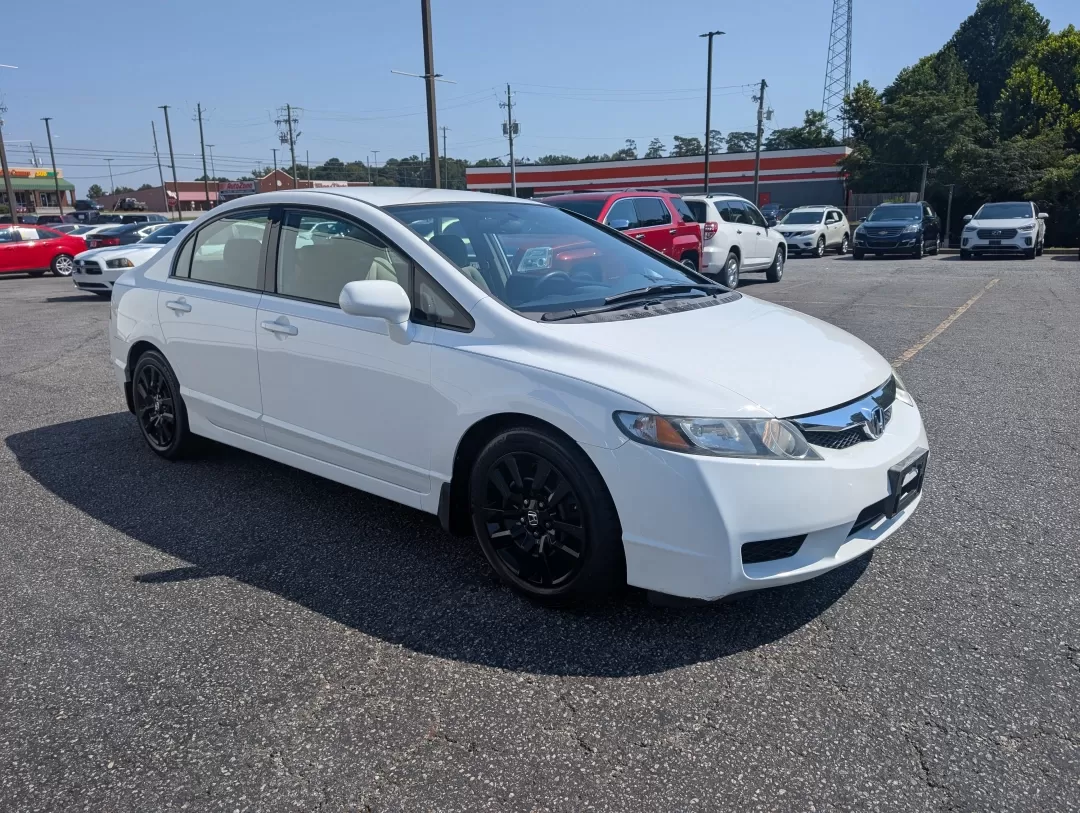 2009 Honda Civic Sdn LX (2HGFA16599H) with an Other engine, located at 3959 U.S. 80 W, Phenix City, AL, 36870, (334) 297-4885, 32.469296, -85.135185 - **Discover Your Next Adventure with the 2009 Honda Civic LX at Gils Auto!**<br /> <br /> Are you looking for a dependable vehicle that aligns with your busy lifestyle? The 2009 Honda Civic LX, available at Gils Auto in Phenix City, AL, is the perfect blend of efficiency and comfort, making it the id - Photo#2