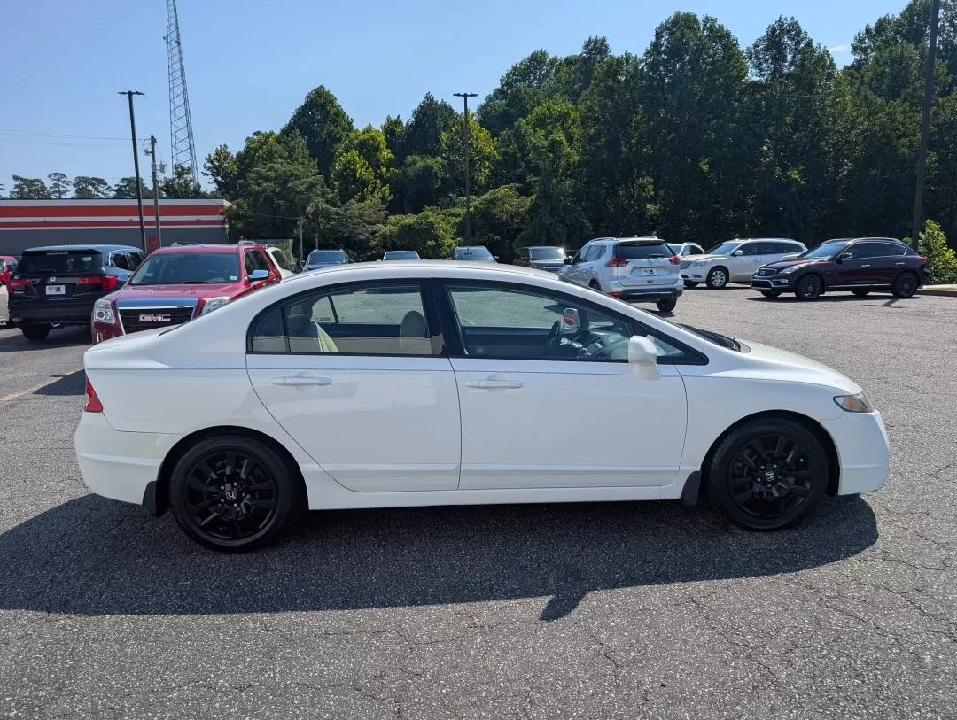 2009 Honda Civic Sdn LX (2HGFA16599H) with an Other engine, located at 3959 U.S. 80 W, Phenix City, AL, 36870, (334) 297-4885, 32.469296, -85.135185 - **Discover Your Next Adventure with the 2009 Honda Civic LX at Gils Auto!**<br /> <br /> Are you looking for a dependable vehicle that aligns with your busy lifestyle? The 2009 Honda Civic LX, available at Gils Auto in Phenix City, AL, is the perfect blend of efficiency and comfort, making it the id - Photo#3