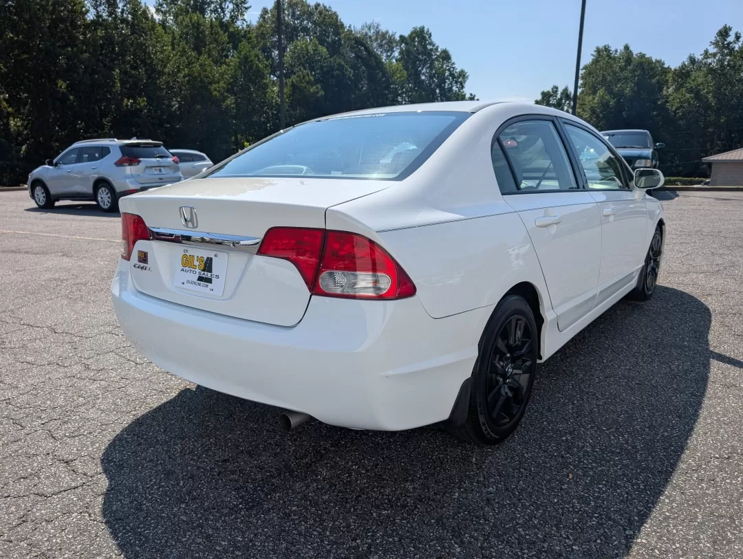 2009 Honda Civic Sdn LX (2HGFA16599H) with an Other engine, located at 3959 U.S. 80 W, Phenix City, AL, 36870, (334) 297-4885, 32.469296, -85.135185 - **Discover Your Next Adventure with the 2009 Honda Civic LX at Gils Auto!**<br /> <br /> Are you looking for a dependable vehicle that aligns with your busy lifestyle? The 2009 Honda Civic LX, available at Gils Auto in Phenix City, AL, is the perfect blend of efficiency and comfort, making it the id - Photo#4