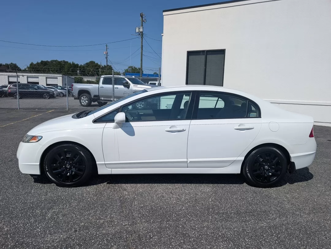 2009 Honda Civic Sdn LX (2HGFA16599H) with an Other engine, located at 3959 U.S. 80 W, Phenix City, AL, 36870, (334) 297-4885, 32.469296, -85.135185 - **Discover Your Next Adventure with the 2009 Honda Civic LX at Gils Auto!**<br /> <br /> Are you looking for a dependable vehicle that aligns with your busy lifestyle? The 2009 Honda Civic LX, available at Gils Auto in Phenix City, AL, is the perfect blend of efficiency and comfort, making it the id - Photo#7
