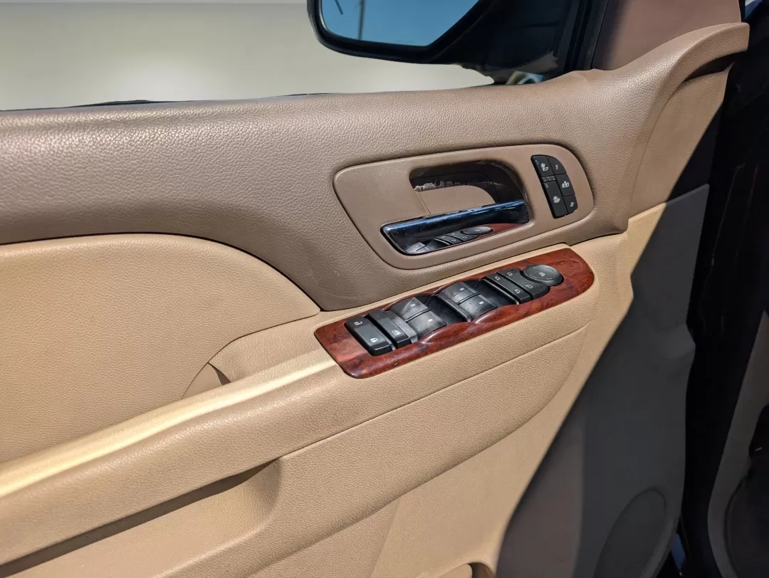 2014 /Light Tan GMC Yukon SLT (1GKS1CE05ER) with an Other engine, located at 3959 U.S. 80 W, Phenix City, AL, 36870, (334) 297-4885, 32.469296, -85.135185 - **Discover the Adventure in a 2014 GMC Yukon SLT at Gils Auto in Phenix City, AL!**<br /> <br /> Are you ready to elevate your family adventures or tackle tough commutes with a vehicle that combines comfort, space, and powerful performance? Look no further than this stunning 2014 GMC Yukon SLT, avai - Photo#9