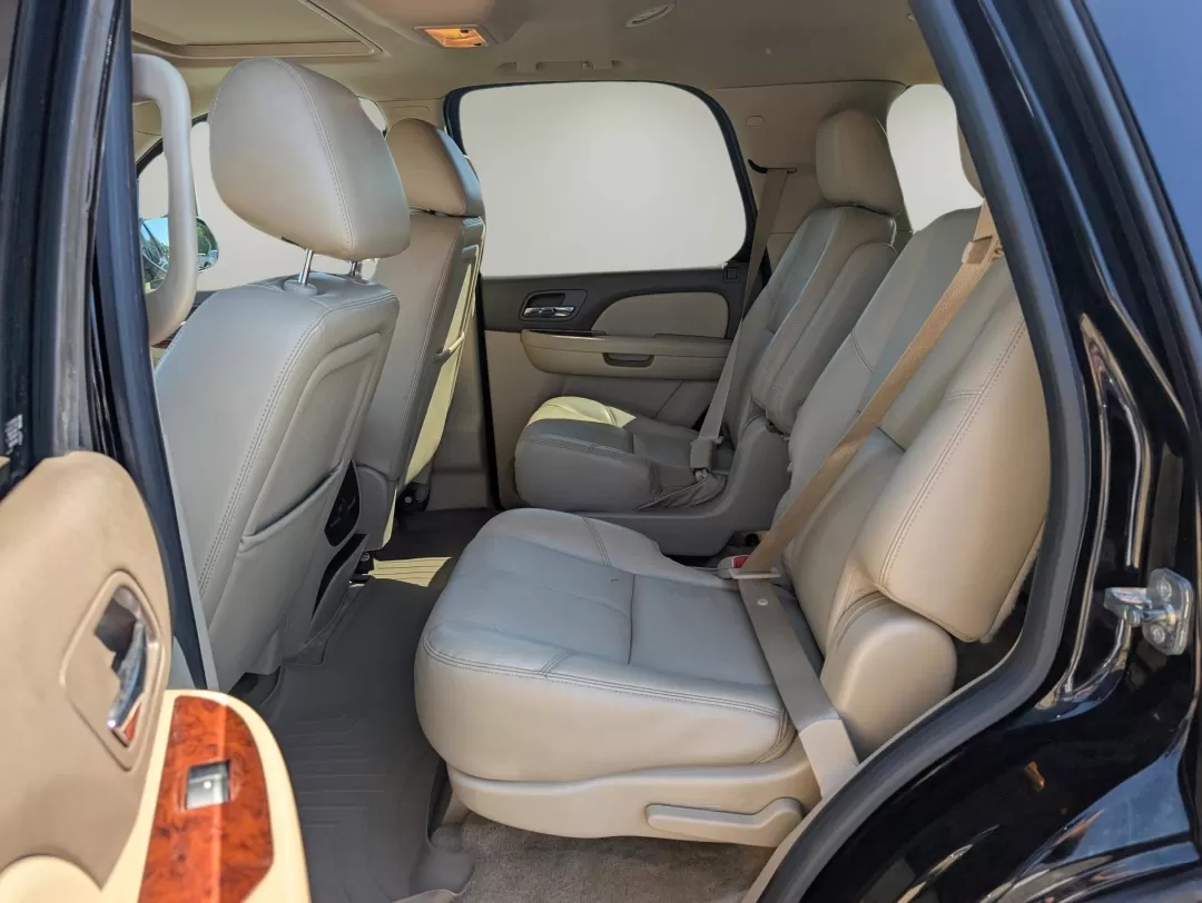 2014 /Light Tan GMC Yukon SLT (1GKS1CE05ER) with an Other engine, located at 3959 U.S. 80 W, Phenix City, AL, 36870, (334) 297-4885, 32.469296, -85.135185 - **Discover the Adventure in a 2014 GMC Yukon SLT at Gils Auto in Phenix City, AL!**<br /> <br /> Are you ready to elevate your family adventures or tackle tough commutes with a vehicle that combines comfort, space, and powerful performance? Look no further than this stunning 2014 GMC Yukon SLT, avai - Photo#11