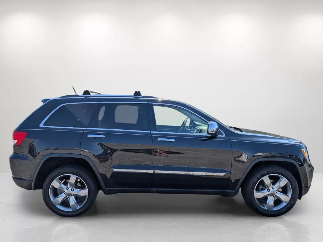2013 /Black Jeep Grand Cherokee Limited (1C4RJFBG0DC) with an Other engine, located at 3959 U.S. 80 W, Phenix City, AL, 36870, (334) 297-4885, 32.469296, -85.135185 - **Elevate Your Adventures with This 2013 Jeep Grand Cherokee Limited in Phenix City, AL!**<br /> <br /> Are you ready to embark on unforgettable journeys and create lasting family memories? Look no further than this stunning 2013 Jeep Grand Cherokee Limited, now available at Gils Auto in Phenix City - Photo#4