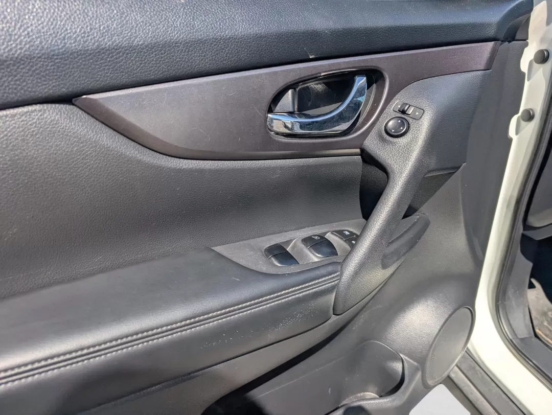 2016 /Charcoal Nissan Rogue SV (KNMAT2MV2GP) with an Other engine, located at 3959 U.S. 80 W, Phenix City, AL, 36870, (334) 297-4885, 32.469296, -85.135185 - **Unleash Your Adventurous Spirit with the 2016 Nissan Rogue SV AWD at Gils Auto - Phenix City!**<br /> <br /> If you're looking for a versatile SUV that perfectly balances comfort and performance for your active lifestyle, the 2016 Nissan Rogue SV AWD is your ideal match! Whether you're navigating - Photo#9