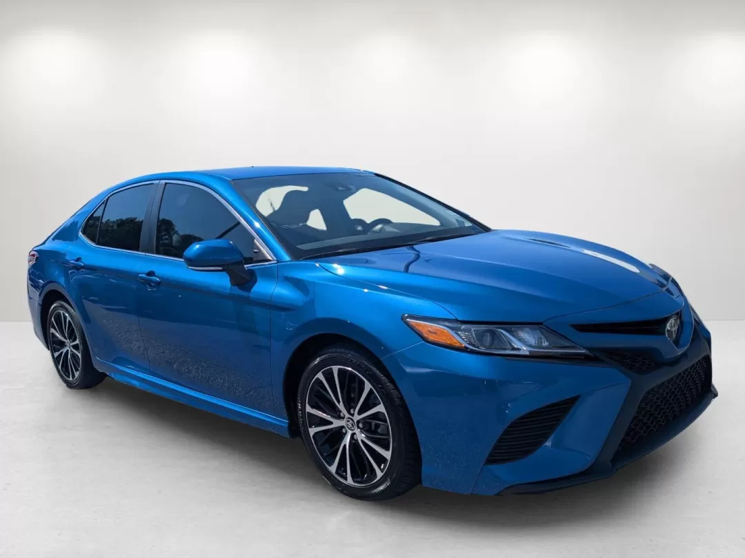 2020 Toyota Camry SE (4T1M11AK2LU) with an Other engine, located at 1430 Gateway Drive, Opelika, AL, 36801, (334) 239-0944, 32.637871, -85.409790 - Are you ready to elevate your daily commute and weekend adventures? Introducing the 2020 Toyota Camry SE available at Gils Auto in Phenix City, AL, your trusted buy here pay here dealership. With its sleek blue exterior and advanced technology features, this sedan is perfect for budget-conscious buy - Photo#3