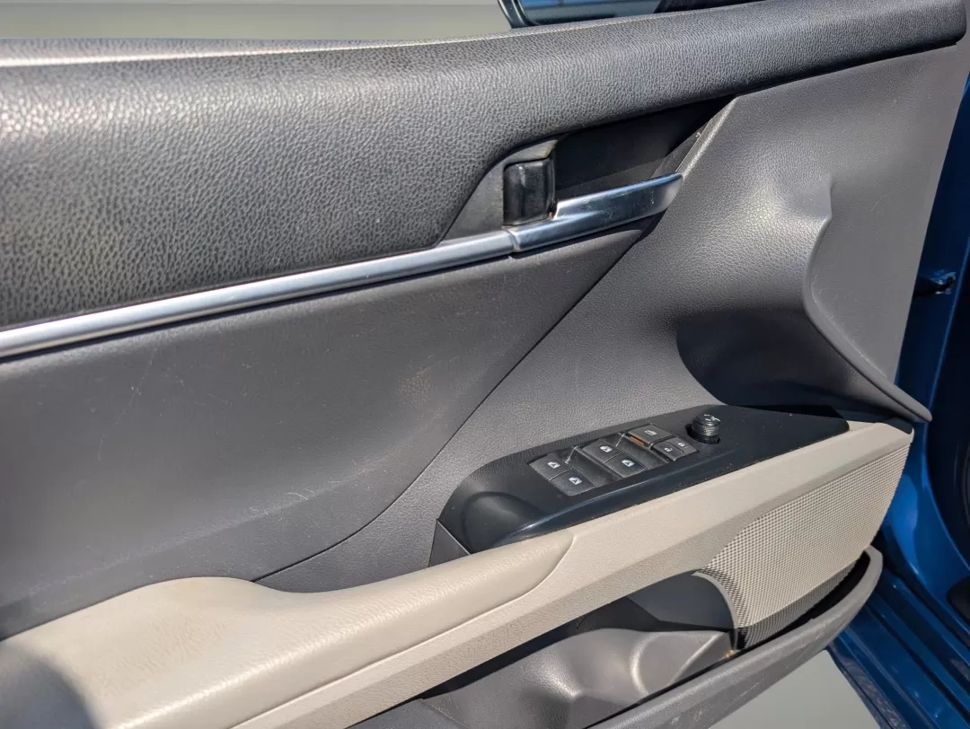 2020 Toyota Camry SE (4T1M11AK2LU) with an Other engine, located at 1430 Gateway Drive, Opelika, AL, 36801, (334) 239-0944, 32.637871, -85.409790 - Are you ready to elevate your daily commute and weekend adventures? Introducing the 2020 Toyota Camry SE available at Gils Auto in Phenix City, AL, your trusted buy here pay here dealership. With its sleek blue exterior and advanced technology features, this sedan is perfect for budget-conscious buy - Photo#9