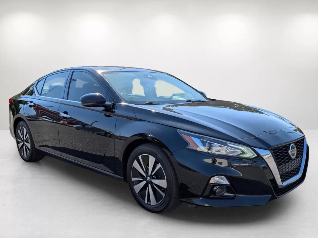 2019 /Charcoal Nissan Altima 2.5 SL (1N4BL4EV4KC) with an Other engine, located at 1430 Gateway Drive, Opelika, AL, 36801, (334) 239-0944, 32.637871, -85.409790 - Experience the perfect blend of style, performance, and cutting-edge technology with the 2019 Nissan Altima 2.5 SL, now available at Gils Auto in Phenix City, AL. This sleek sedan is not just a mode of transportation; it's designed for those who lead dynamic lifestyles-whether you're a busy professi - Photo#2