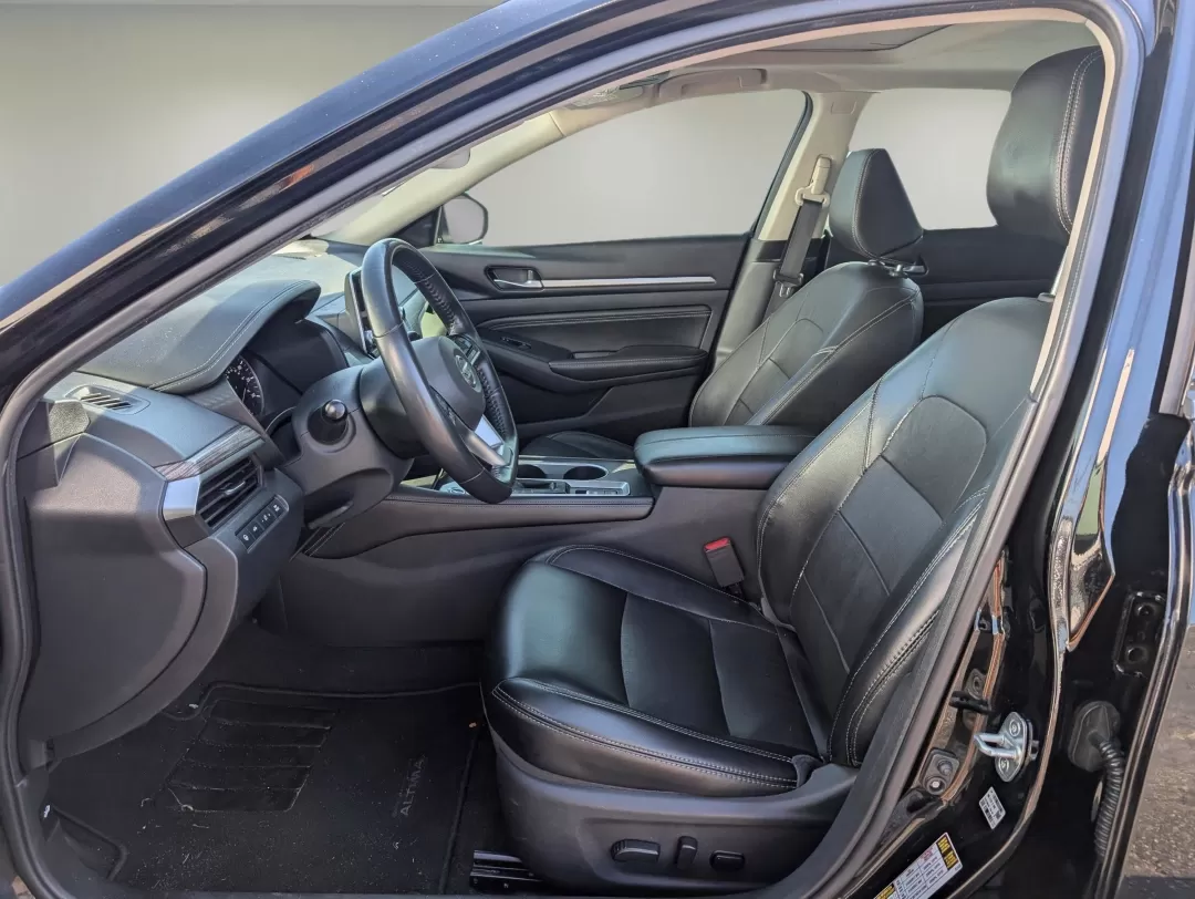 2019 /Charcoal Nissan Altima 2.5 SL (1N4BL4EV4KC) with an Other engine, located at 1430 Gateway Drive, Opelika, AL, 36801, (334) 239-0944, 32.637871, -85.409790 - Experience the perfect blend of style, performance, and cutting-edge technology with the 2019 Nissan Altima 2.5 SL, now available at Gils Auto in Phenix City, AL. This sleek sedan is not just a mode of transportation; it's designed for those who lead dynamic lifestyles-whether you're a busy professi - Photo#9