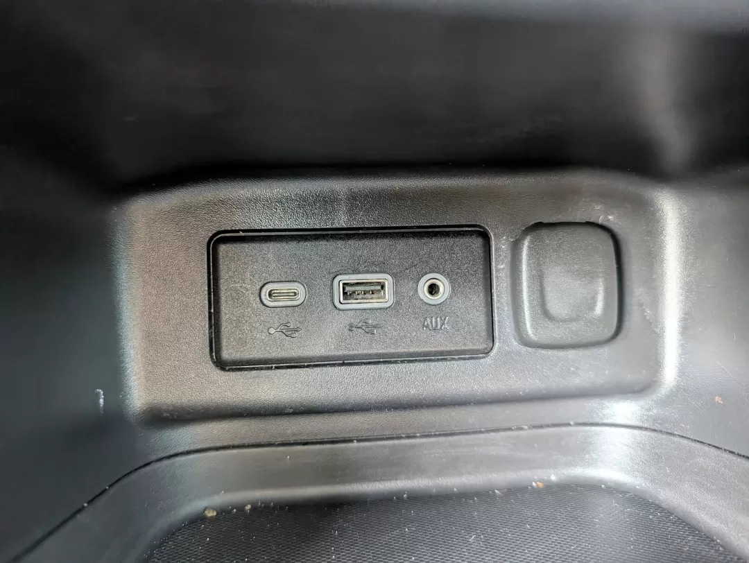 2022 /Jet Black Chevrolet Equinox LT (3GNAXUEV0NL) with an Other engine, located at 7000 Northlake Connector, Columbus, GA, 31904, (706) 987-8085, 32.524975, -84.978134 - 2022 Chevrolet Equinox LT - Photo#14
