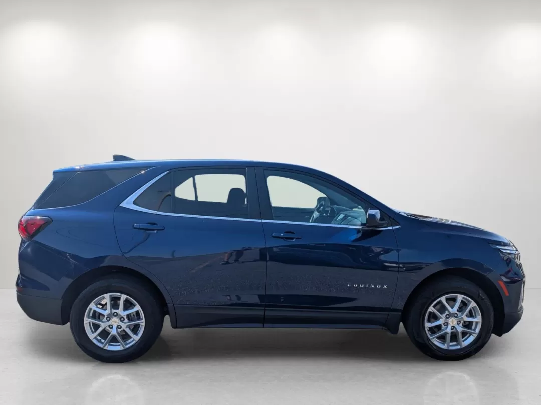 2022 /Jet Black Chevrolet Equinox LT (3GNAXUEV0NL) with an Other engine, located at 3959 U.S. 80 W, Phenix City, AL, 36870, (334) 297-4885, 32.469296, -85.135185 - **Explore the Open Road with the 2022 Chevrolet Equinox Your Perfect Adventure Companion!**<br /> <br /> Are you searching for the ideal vehicle that can transition seamlessly from weekday commutes to weekend escapades? Look no further than the stunning 2022 Chevrolet Equinox LT available now at Gi - Photo#4