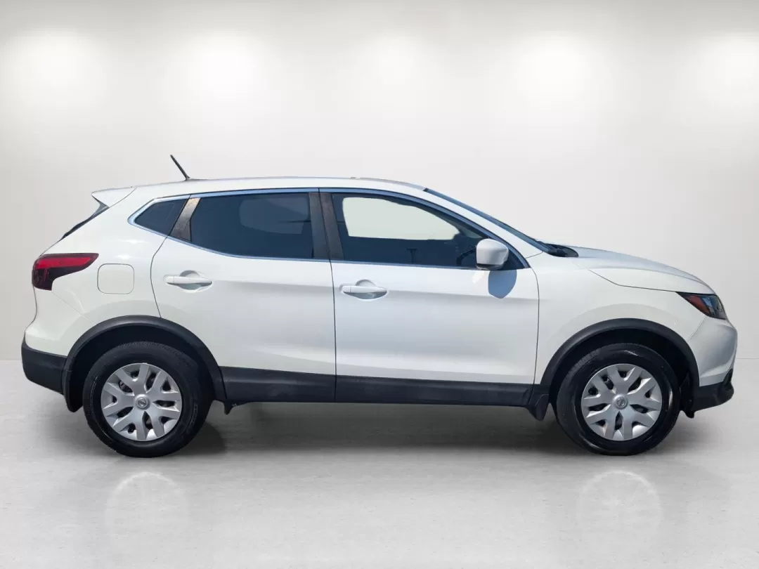 2019 /Charcoal Nissan Rogue S (JN1BJ1CP4KW) with an Other engine, located at 5115 14th Ave., Columbus, GA, 31904, (706) 323-0345, 32.511494, -84.971046 - Discover the perfect blend of adventure and everyday practicality with this 2019 Nissan Rogue S, available now at Gils Auto in Phenix City, AL. Whether you're commuting to work, taking the kids to soccer practice, or planning a weekend getaway, this versatile SUV is designed to meet your lifestyle n - Photo#3