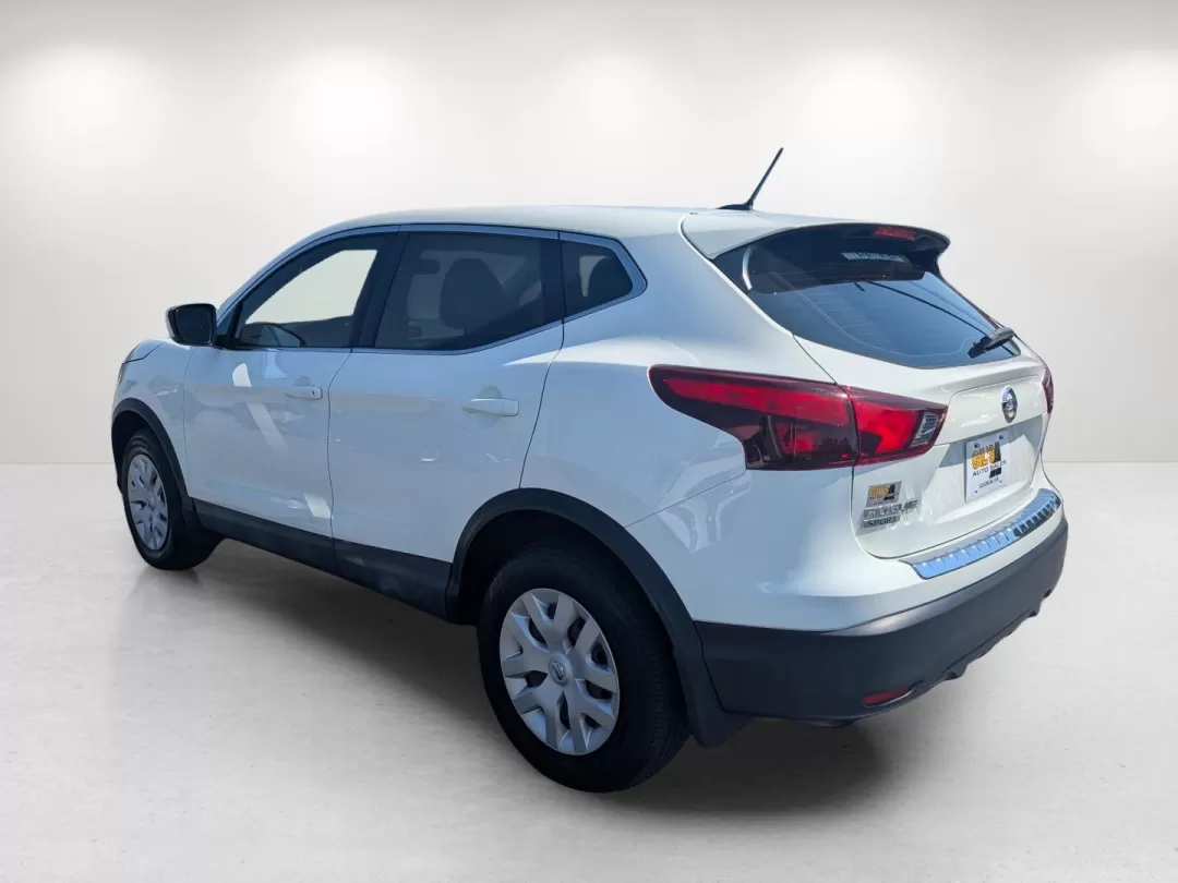 2019 /Charcoal Nissan Rogue S (JN1BJ1CP4KW) with an Other engine, located at 5115 14th Ave., Columbus, GA, 31904, (706) 323-0345, 32.511494, -84.971046 - Discover the perfect blend of adventure and everyday practicality with this 2019 Nissan Rogue S, available now at Gils Auto in Phenix City, AL. Whether you're commuting to work, taking the kids to soccer practice, or planning a weekend getaway, this versatile SUV is designed to meet your lifestyle n - Photo#6