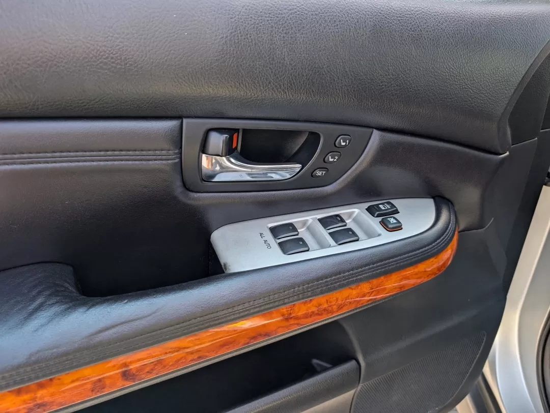 2006 Lexus RX 330 (2T2GA31U86C) with an Other engine, located at 3959 U.S. 80 W, Phenix City, AL, 36870, (334) 297-4885, 32.469296, -85.135185 - **Discover Your Next Adventure with the 2006 Lexus RX 330 at Gils Auto Phenix City, AL**<br /> <br /> Are you ready to elevate your lifestyle with a vehicle that embodies luxury and practicality? Look no further than the 2006 Lexus RX 330, a perfect blend of comfort and capability for families, com - Photo#8