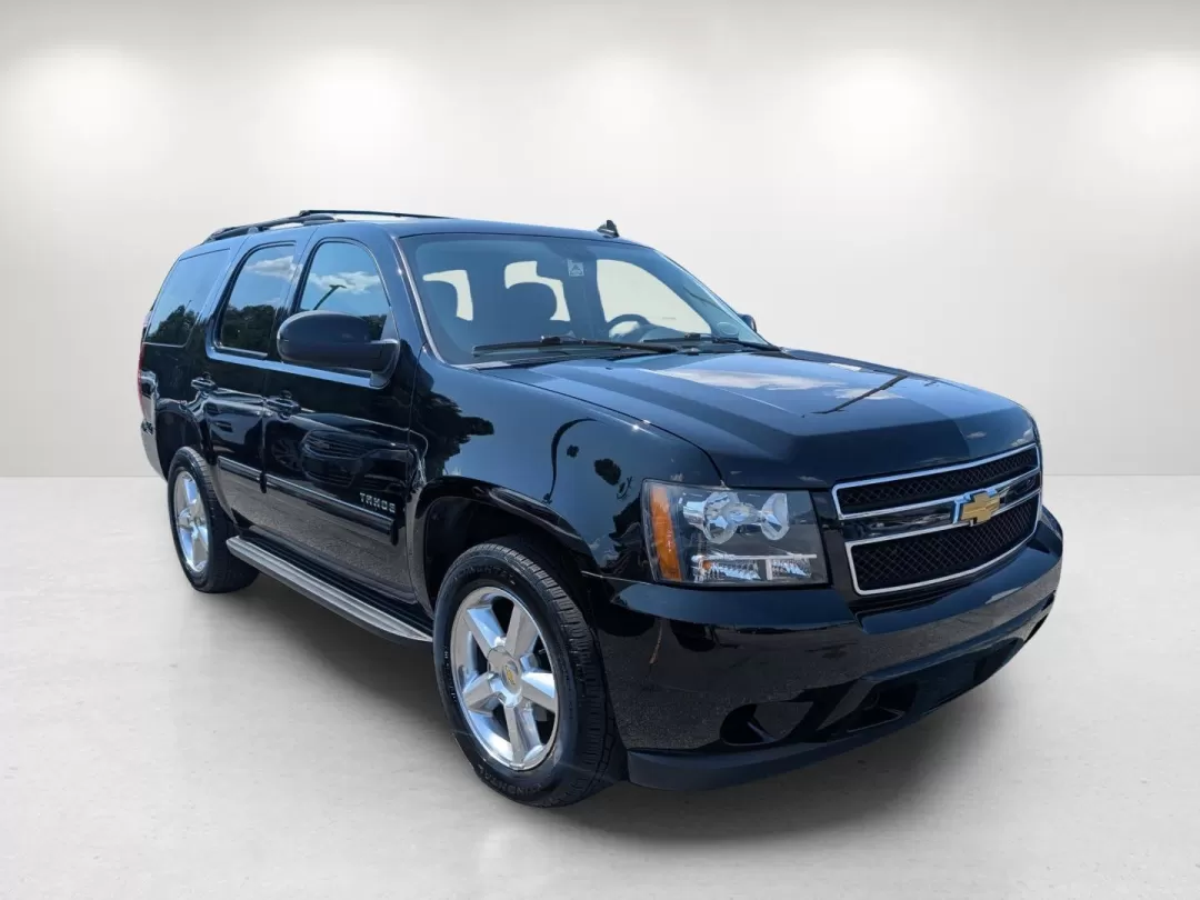 2014 /Ebony Chevrolet Tahoe LS (1GNSKAE00ER) with an Other engine, located at 3959 U.S. 80 W, Phenix City, AL, 36870, (334) 297-4885, 32.469296, -85.135185 - Elevate your family adventures and weekend getaways with this robust 2014 Chevrolet Tahoe LS, a versatile SUV that perfectly balances style, comfort, and functionality. This vehicle is not just about getting from point A to point B; it's about creating memorable moments with your loved ones. Whether - Photo#2