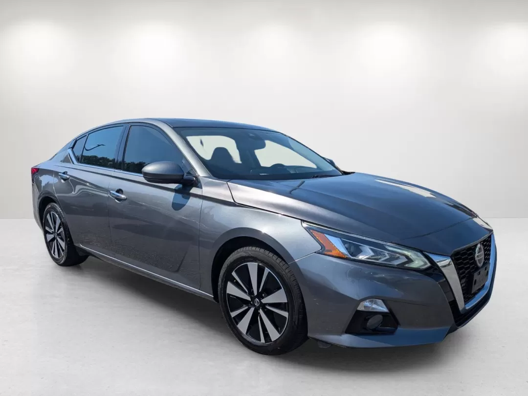 2019 /Charcoal Nissan Altima 2.5 SL (1N4BL4EW9KC) with an Other engine, located at 3959 U.S. 80 W, Phenix City, AL, 36870, (334) 297-4885, 32.469296, -85.135185 - **Experience the Ultimate Drive with the 2019 Nissan Altima 2.5 SL at Gils Auto - Phenix City!**<br /> <br /> Are you searching for a reliable vehicle that effortlessly combines style, technology, and comfort? The 2019 Nissan Altima 2.5 SL is perfect for busy professionals commuting to work or growi - Photo#3