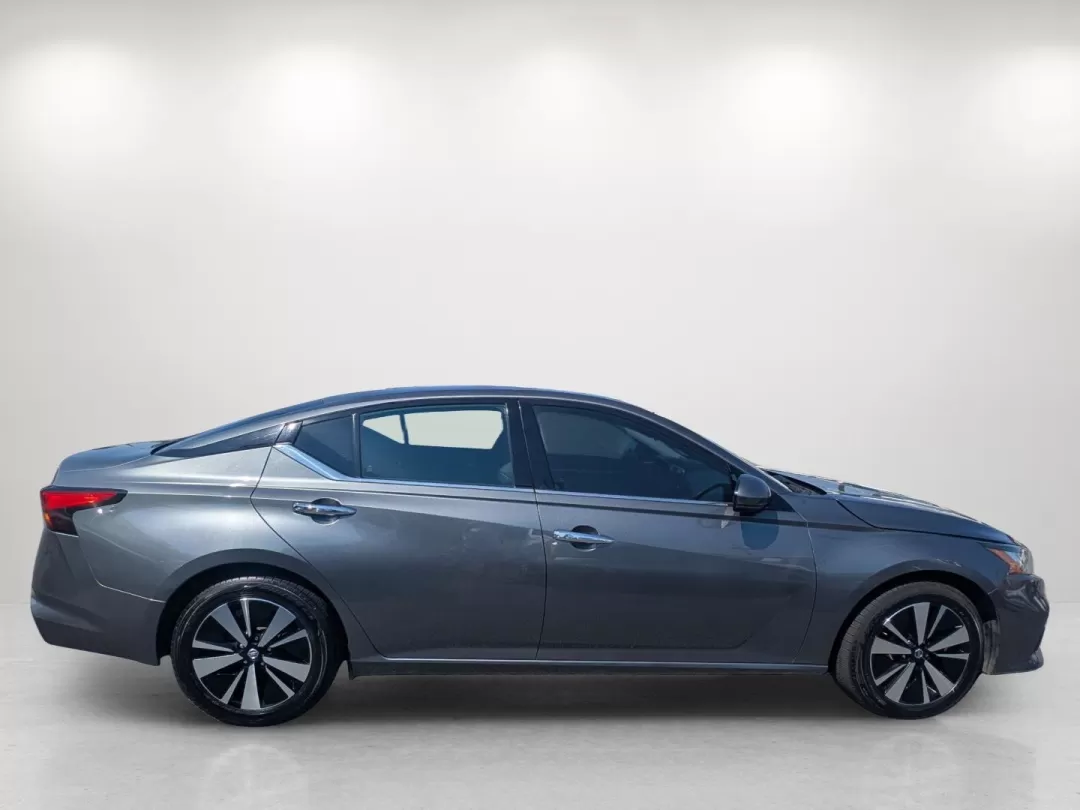 2019 /Charcoal Nissan Altima 2.5 SL (1N4BL4EW9KC) with an Other engine, located at 3959 U.S. 80 W, Phenix City, AL, 36870, (334) 297-4885, 32.469296, -85.135185 - **Experience the Ultimate Drive with the 2019 Nissan Altima 2.5 SL at Gils Auto - Phenix City!**<br /> <br /> Are you searching for a reliable vehicle that effortlessly combines style, technology, and comfort? The 2019 Nissan Altima 2.5 SL is perfect for busy professionals commuting to work or growi - Photo#4