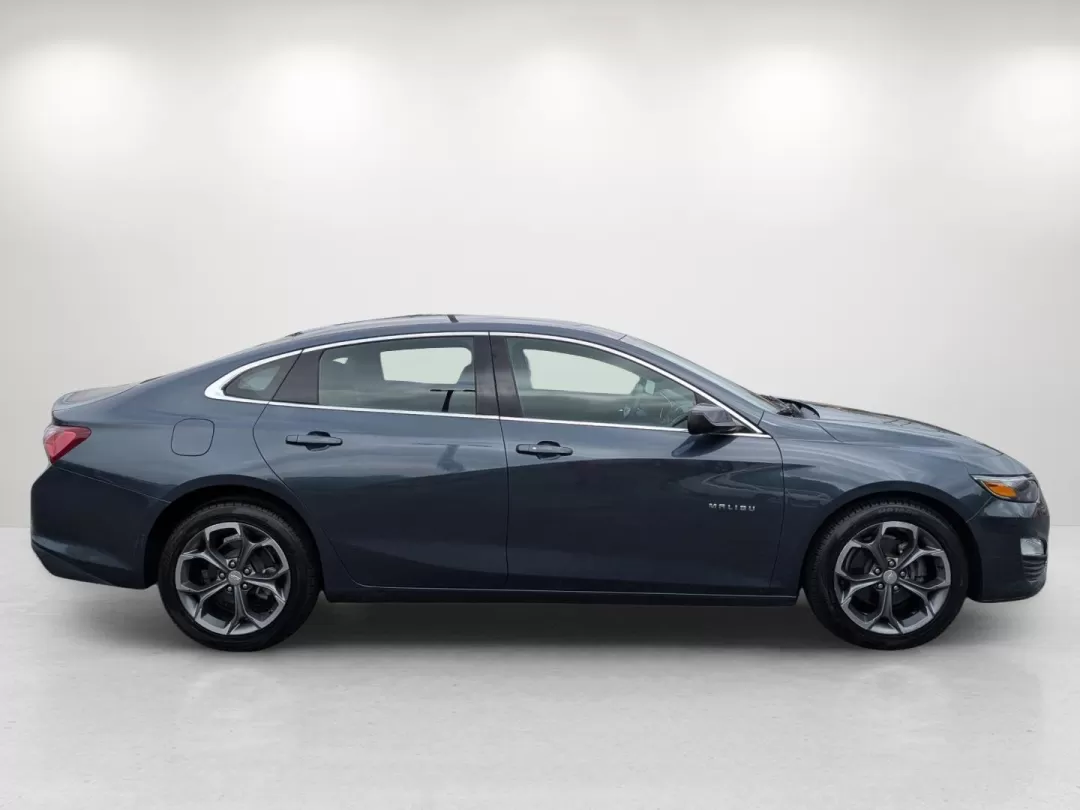 2020 /Jet Black Chevrolet Malibu LT (1G1ZD5ST0LF) with an Other engine, located at 3959 U.S. 80 W, Phenix City, AL, 36870, (334) 297-4885, 32.469296, -85.135185 - Experience the joy of driving with the 2020 Chevrolet Malibu LT, now available at Gils Auto in Phenix City, AL! This stylish sedan is perfect for those who appreciate comfort and efficiency, making it an ideal choice for families on the go, daily commuters, or anyone seeking a reliable vehicle for w - Photo#4