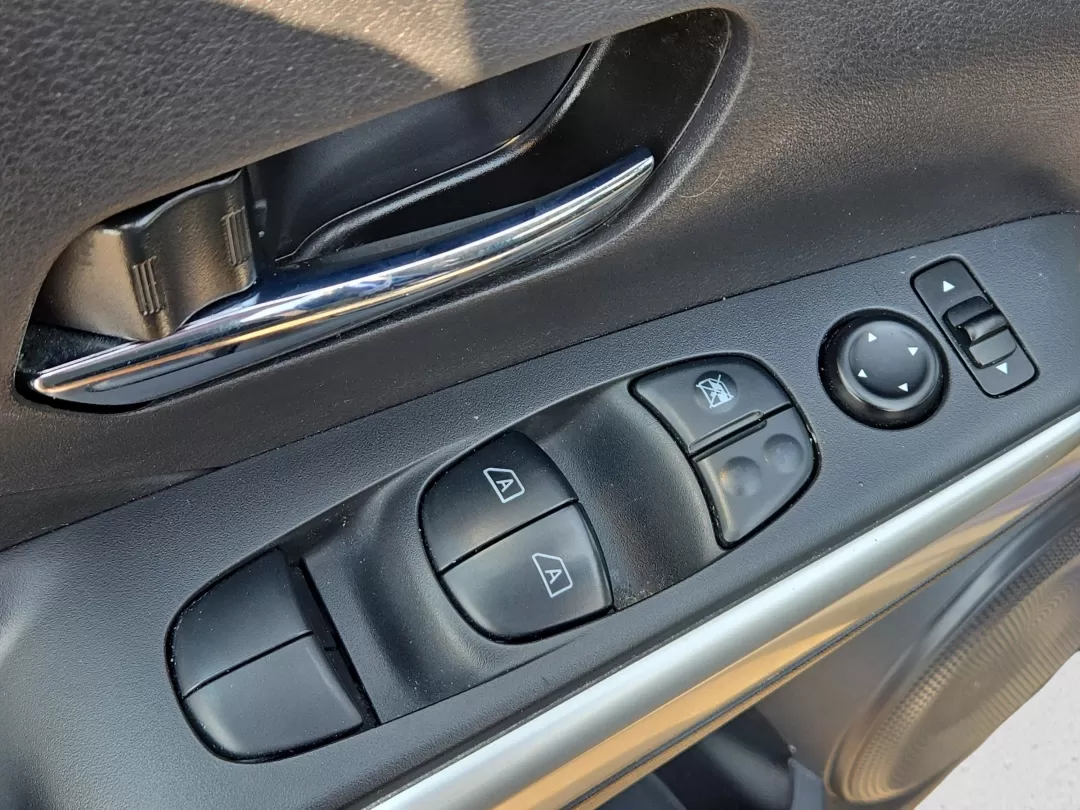 2019 /Charcoal Nissan Kicks SR (3N1CP5CU1KL) with an Other engine, located at 521 Old Farm Lane Rd, Prattville, AL, 36066, (334) 325-1505, 32.482460, -86.416367 - Looking for a compact SUV that fits your active lifestyle and offers a blend of style and functionality? Look no further than the 2019 Nissan Kicks SR, now available at Gils Auto, your trusted Buy Here Pay Here dealership located at 521 Old Farm Lane Rd, Prattville, AL 36066. With a spacious interio - Photo#11