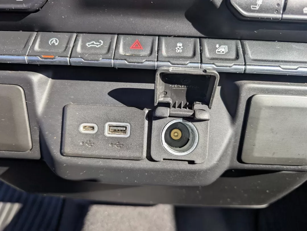 2020 /Jet Black Chevrolet Silverado 1500 LT (3GCPWCED0LG) with an Other engine, located at 7000 Northlake Connector, Columbus, GA, 31904, (706) 987-8085, 32.524975, -84.978134 - 2020 Chevrolet Silverado 1500 LT - Photo#15