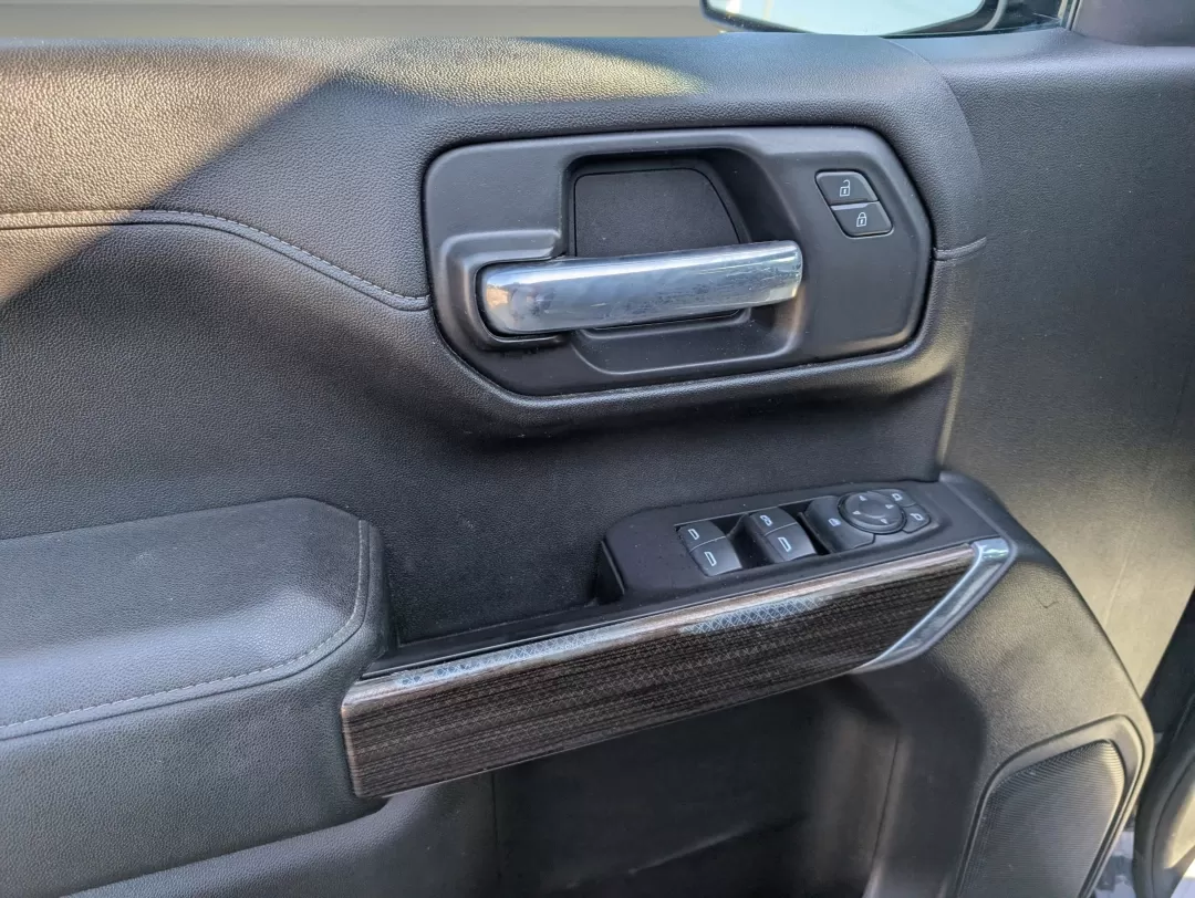 2020 /Jet Black Chevrolet Silverado 1500 LT (3GCPWCED0LG) with an Other engine, located at 1430 Gateway Drive, Opelika, AL, 36801, (334) 239-0944, 32.637871, -85.409790 - 2020 Chevrolet Silverado 1500 LT - Photo#8