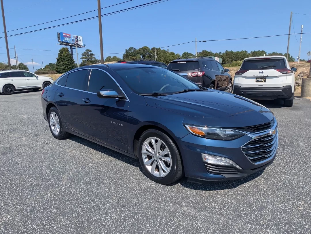 2019 /Jet Black Chevrolet Malibu LT (1G1ZD5ST0KF) with an Other engine, located at 3959 U.S. 80 W, Phenix City, AL, 36870, (334) 297-4885, 32.469296, -85.135185 - Discover the perfect blend of style, comfort, and cutting-edge technology with this **2019 Chevrolet Malibu LT**, available now at **Gils Auto** in **Phenix City, AL**. This versatile sedan is not just a means of transportation; it's an experience that enhances your daily life, whether you're commut - Photo#2