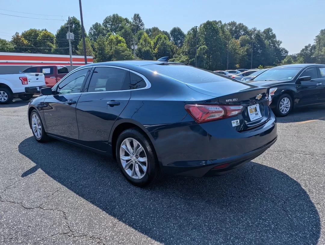 2019 /Jet Black Chevrolet Malibu LT (1G1ZD5ST0KF) with an Other engine, located at 3959 U.S. 80 W, Phenix City, AL, 36870, (334) 297-4885, 32.469296, -85.135185 - Discover the perfect blend of style, comfort, and cutting-edge technology with this **2019 Chevrolet Malibu LT**, available now at **Gils Auto** in **Phenix City, AL**. This versatile sedan is not just a means of transportation; it's an experience that enhances your daily life, whether you're commut - Photo#6