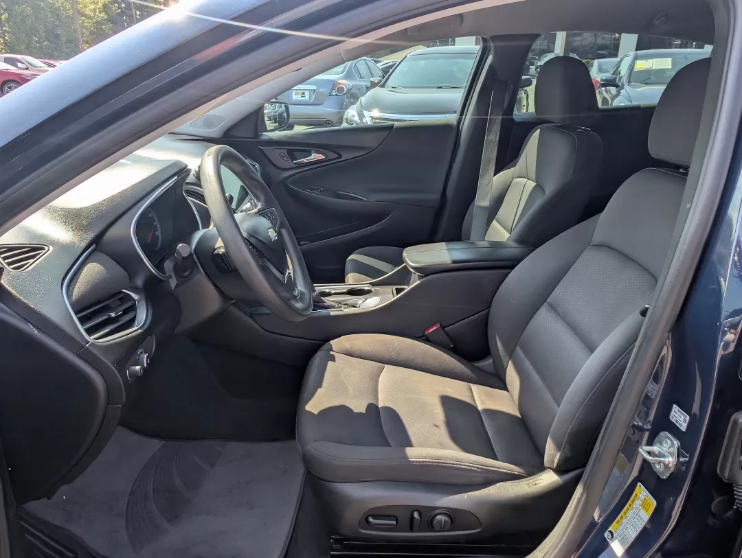 2019 /Jet Black Chevrolet Malibu LT (1G1ZD5ST0KF) with an Other engine, located at 3959 U.S. 80 W, Phenix City, AL, 36870, (334) 297-4885, 32.469296, -85.135185 - Discover the perfect blend of style, comfort, and cutting-edge technology with this **2019 Chevrolet Malibu LT**, available now at **Gils Auto** in **Phenix City, AL**. This versatile sedan is not just a means of transportation; it's an experience that enhances your daily life, whether you're commut - Photo#9