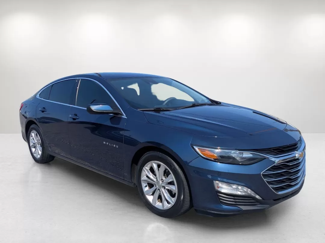 2019 /Jet Black Chevrolet Malibu LT (1G1ZD5ST0KF) with an Other engine, located at 3959 U.S. 80 W, Phenix City, AL, 36870, (334) 297-4885, 32.469296, -85.135185 - Discover the perfect blend of style, comfort, and cutting-edge technology with this **2019 Chevrolet Malibu LT**, available now at **Gils Auto** in **Phenix City, AL**. This versatile sedan is not just a means of transportation; it's an experience that enhances your daily life, whether you're commut - Photo#2
