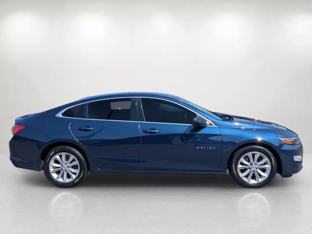 2019 /Jet Black Chevrolet Malibu LT (1G1ZD5ST0KF) with an Other engine, located at 3959 U.S. 80 W, Phenix City, AL, 36870, (334) 297-4885, 32.469296, -85.135185 - Discover the perfect blend of style, comfort, and cutting-edge technology with this **2019 Chevrolet Malibu LT**, available now at **Gils Auto** in **Phenix City, AL**. This versatile sedan is not just a means of transportation; it's an experience that enhances your daily life, whether you're commut - Photo#3