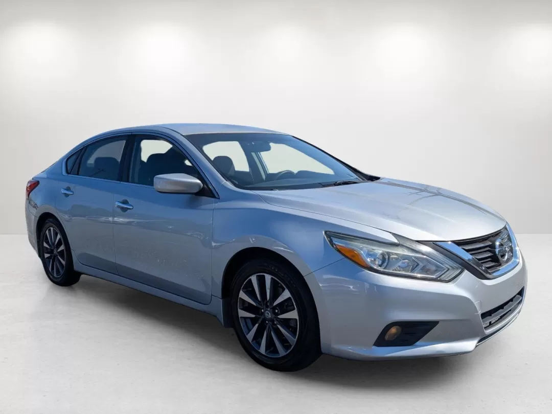 2017 /Charcoal Nissan Altima 2.5 SV (1N4AL3APXHC) with an Other engine, located at 7000 Northlake Connector, Columbus, GA, 31904, (706) 987-8085, 32.524975, -84.978134 - 2017 Nissan Altima 2.5 SV - Photo#2