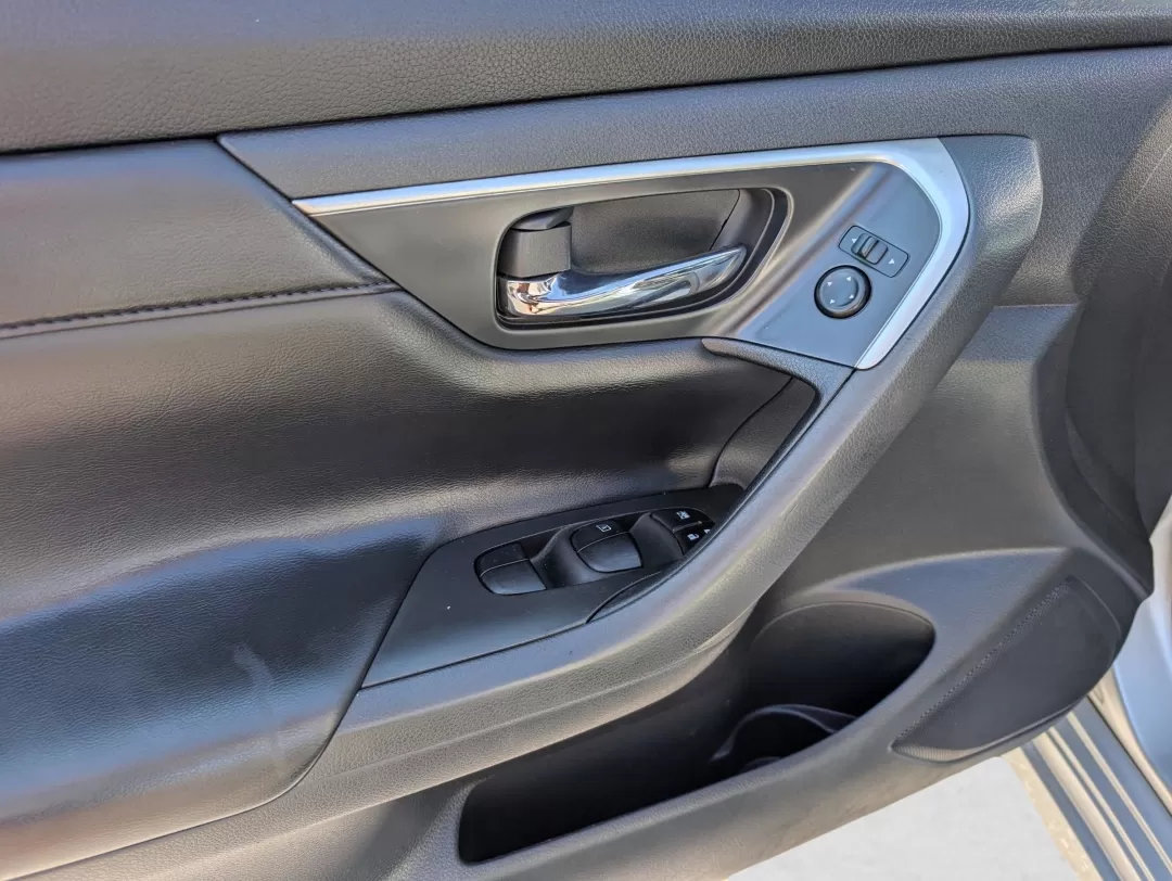 2017 /Charcoal Nissan Altima 2.5 SV (1N4AL3APXHC) with an Other engine, located at 7000 Northlake Connector, Columbus, GA, 31904, (706) 987-8085, 32.524975, -84.978134 - 2017 Nissan Altima 2.5 SV - Photo#8