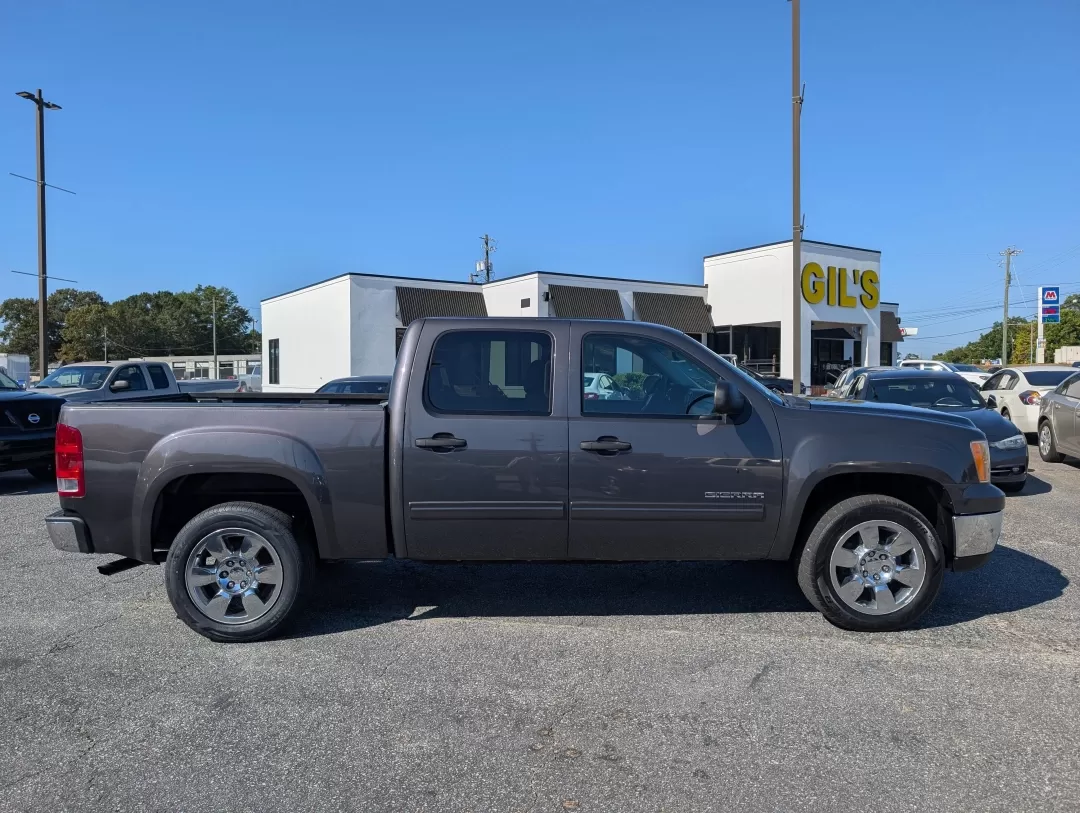 2011 /Ebony GMC Sierra 1500 SLE (3GTP1VE03BG) with an Other engine, located at 3959 U.S. 80 W, Phenix City, AL, 36870, (334) 297-4885, 32.469296, -85.135185 - **Experience Unmatched Versatility with the 2011 GMC Sierra 1500 SLE Crew Cab at Gils Auto Your Trusted Buy Here Pay Here Dealership in Phenix City, AL!**<br /> <br /> Are you ready to elevate your lifestyle with a reliable and rugged vehicle that fits seamlessly into your daily routine? Whether yo - Photo#3