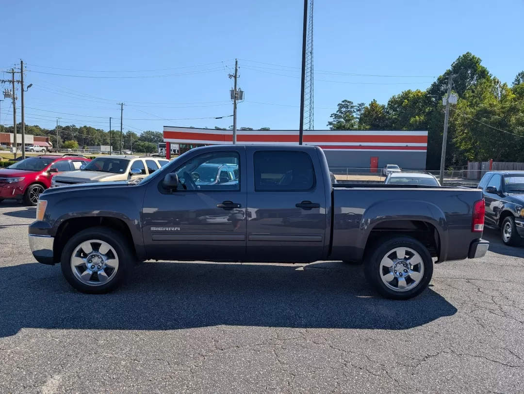2011 /Ebony GMC Sierra 1500 SLE (3GTP1VE03BG) with an Other engine, located at 3959 U.S. 80 W, Phenix City, AL, 36870, (334) 297-4885, 32.469296, -85.135185 - **Experience Unmatched Versatility with the 2011 GMC Sierra 1500 SLE Crew Cab at Gils Auto Your Trusted Buy Here Pay Here Dealership in Phenix City, AL!**<br /> <br /> Are you ready to elevate your lifestyle with a reliable and rugged vehicle that fits seamlessly into your daily routine? Whether yo - Photo#7