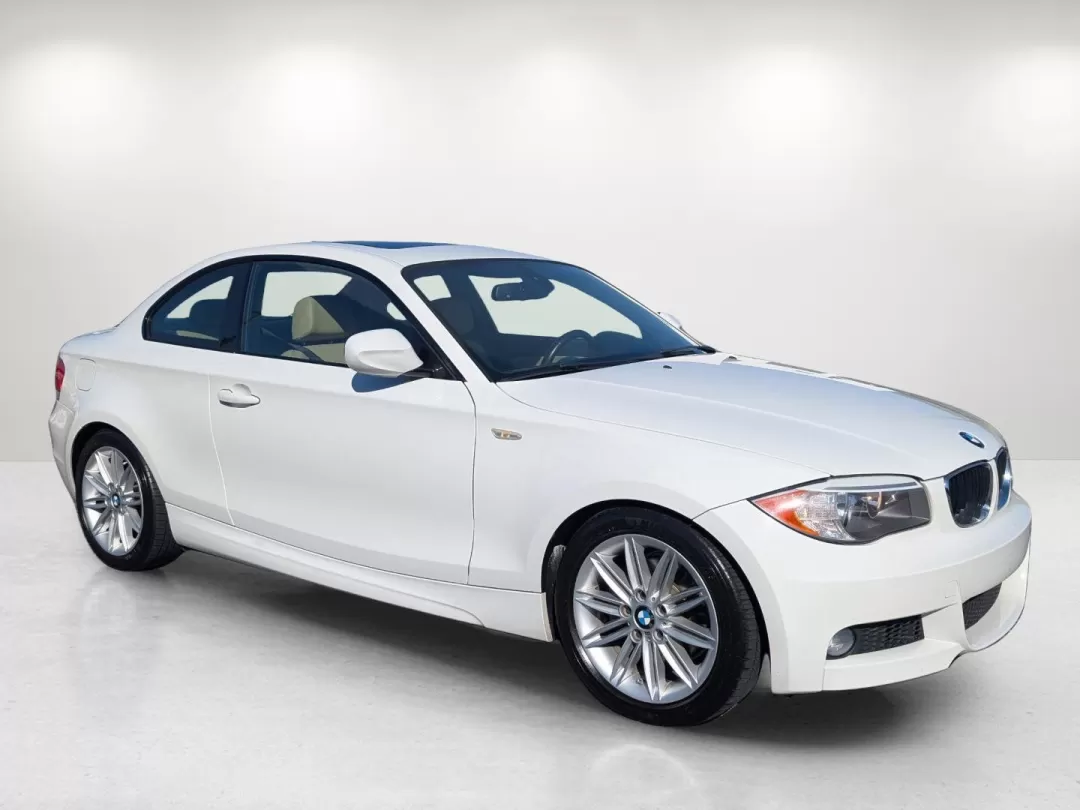 2013 BMW 1 Series 128i (WBAUP7C5XDV) with an Other engine, located at 1430 Gateway Drive, Opelika, AL, 36801, (334) 239-0944, 32.637871, -85.409790 - 2013 BMW 1 Series 128i - Photo#2