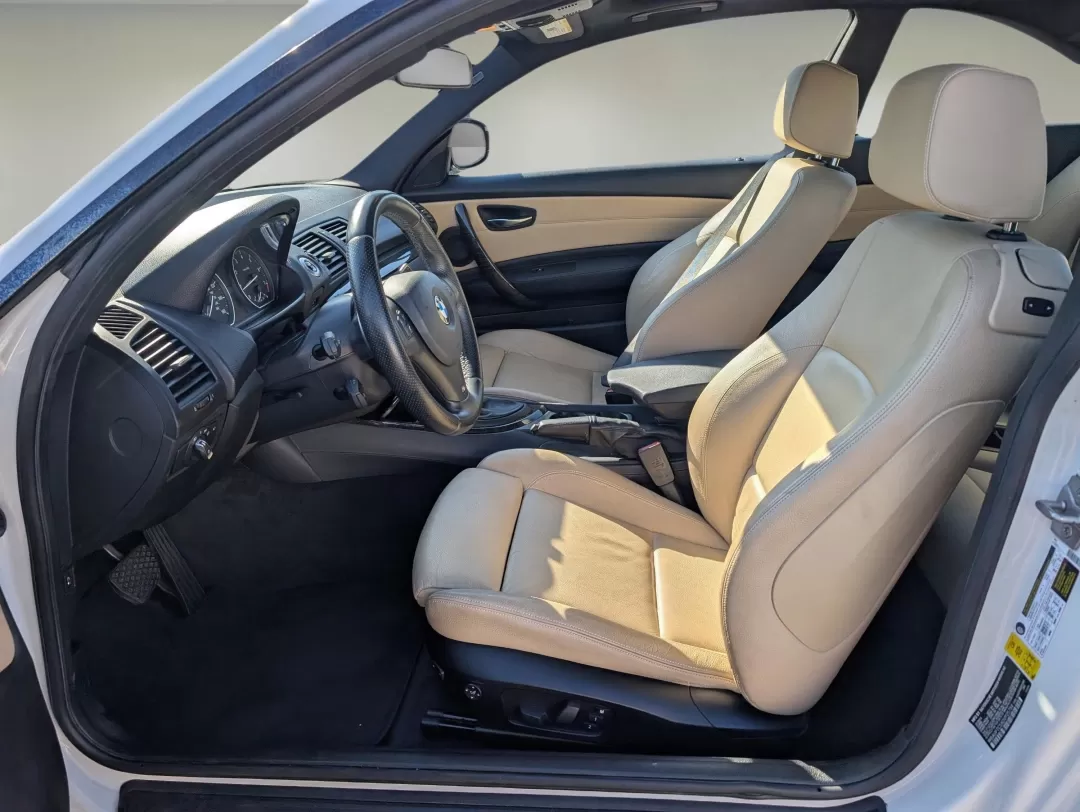 2013 BMW 1 Series 128i (WBAUP7C5XDV) with an Other engine, located at 1430 Gateway Drive, Opelika, AL, 36801, (334) 239-0944, 32.637871, -85.409790 - 2013 BMW 1 Series 128i - Photo#9