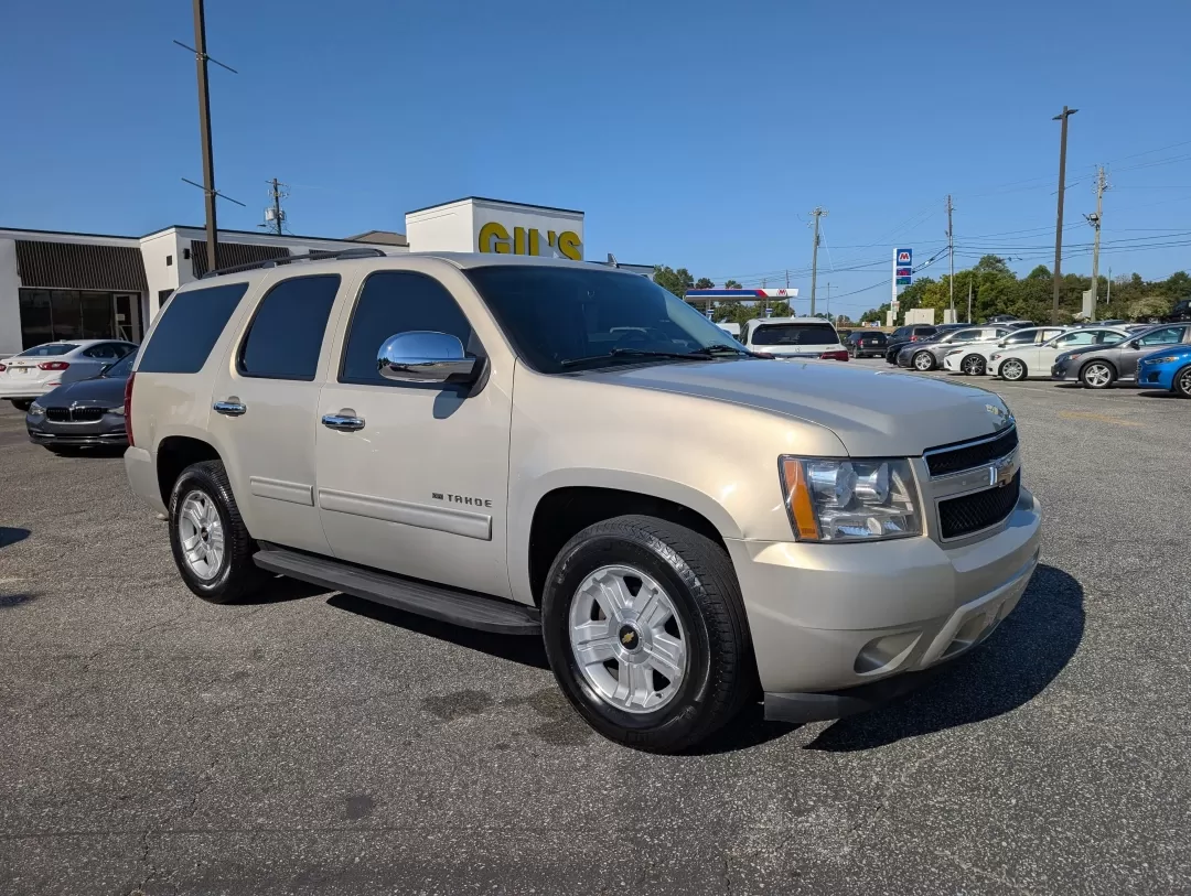 2009 /Ebony Chevrolet Tahoe LS (1GNEC13329R) with an Other engine, located at 3959 U.S. 80 W, Phenix City, AL, 36870, (334) 297-4885, 32.469296, -85.135185 - **Explore the Open Road in This 2009 Chevrolet Tahoe Your Next Adventure Awaits!**<br /> <br /> Are you dreaming of weekend getaways with family, or perhaps a reliable companion for your daily commute? Look no further! The 2009 Chevrolet Tahoe LS is the ideal SUV for those who crave versatility wit - Photo#2