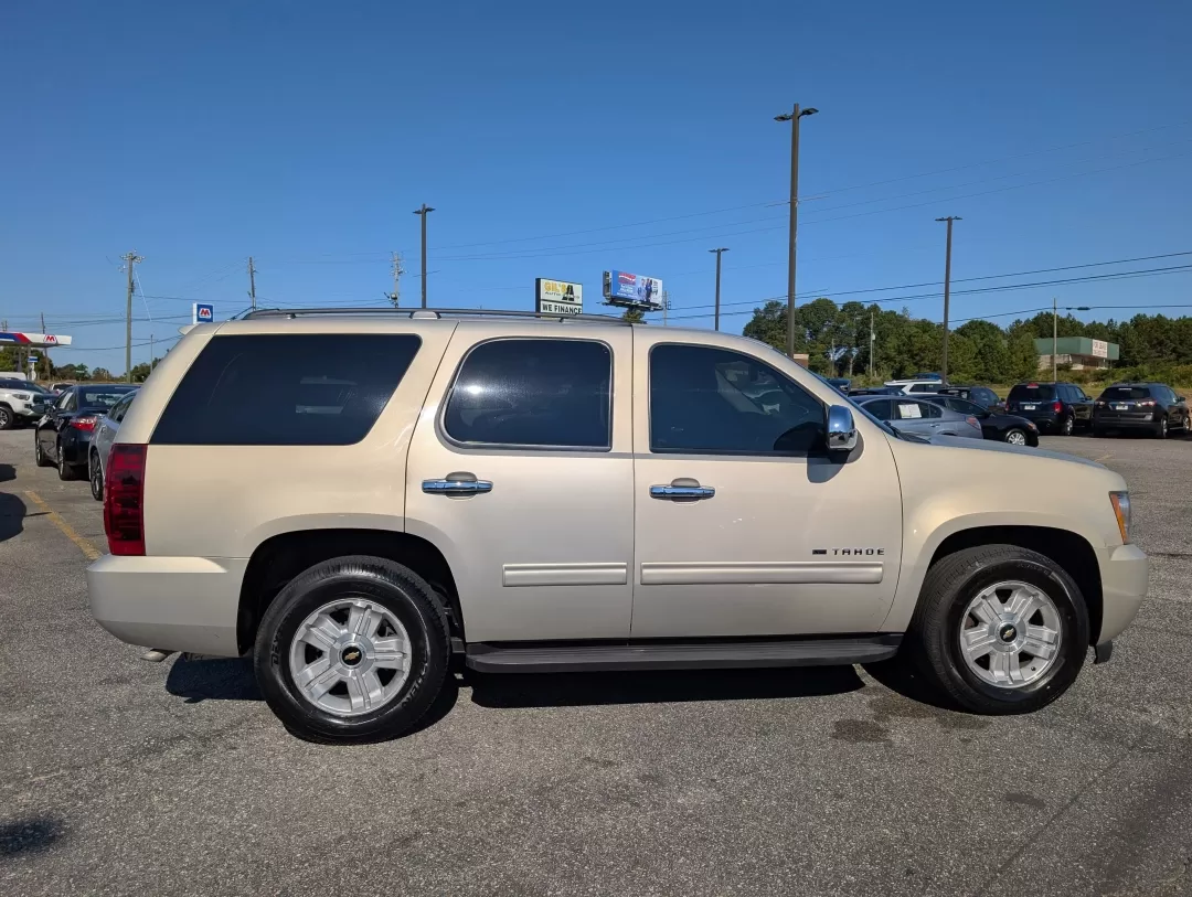 2009 /Ebony Chevrolet Tahoe LS (1GNEC13329R) with an Other engine, located at 3959 U.S. 80 W, Phenix City, AL, 36870, (334) 297-4885, 32.469296, -85.135185 - **Explore the Open Road in This 2009 Chevrolet Tahoe Your Next Adventure Awaits!**<br /> <br /> Are you dreaming of weekend getaways with family, or perhaps a reliable companion for your daily commute? Look no further! The 2009 Chevrolet Tahoe LS is the ideal SUV for those who crave versatility wit - Photo#3