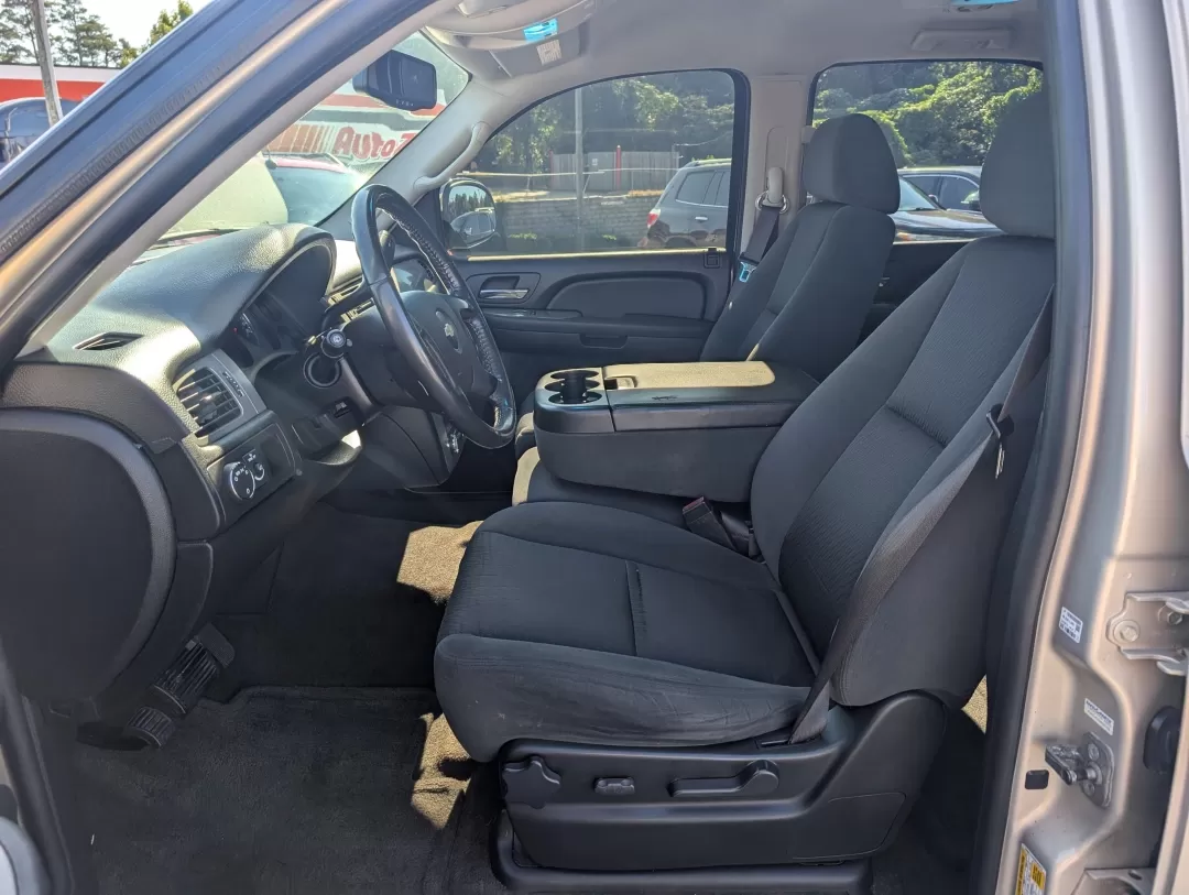 2009 /Ebony Chevrolet Tahoe LS (1GNEC13329R) with an Other engine, located at 3959 U.S. 80 W, Phenix City, AL, 36870, (334) 297-4885, 32.469296, -85.135185 - **Explore the Open Road in This 2009 Chevrolet Tahoe Your Next Adventure Awaits!**<br /> <br /> Are you dreaming of weekend getaways with family, or perhaps a reliable companion for your daily commute? Look no further! The 2009 Chevrolet Tahoe LS is the ideal SUV for those who crave versatility wit - Photo#9