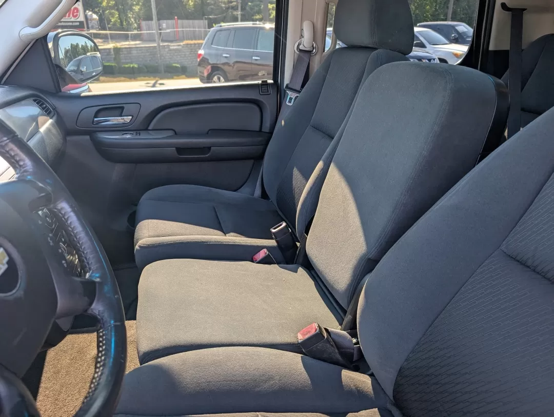 2009 /Ebony Chevrolet Tahoe LS (1GNEC13329R) with an Other engine, located at 3959 U.S. 80 W, Phenix City, AL, 36870, (334) 297-4885, 32.469296, -85.135185 - **Explore the Open Road in This 2009 Chevrolet Tahoe Your Next Adventure Awaits!**<br /> <br /> Are you dreaming of weekend getaways with family, or perhaps a reliable companion for your daily commute? Look no further! The 2009 Chevrolet Tahoe LS is the ideal SUV for those who crave versatility wit - Photo#10