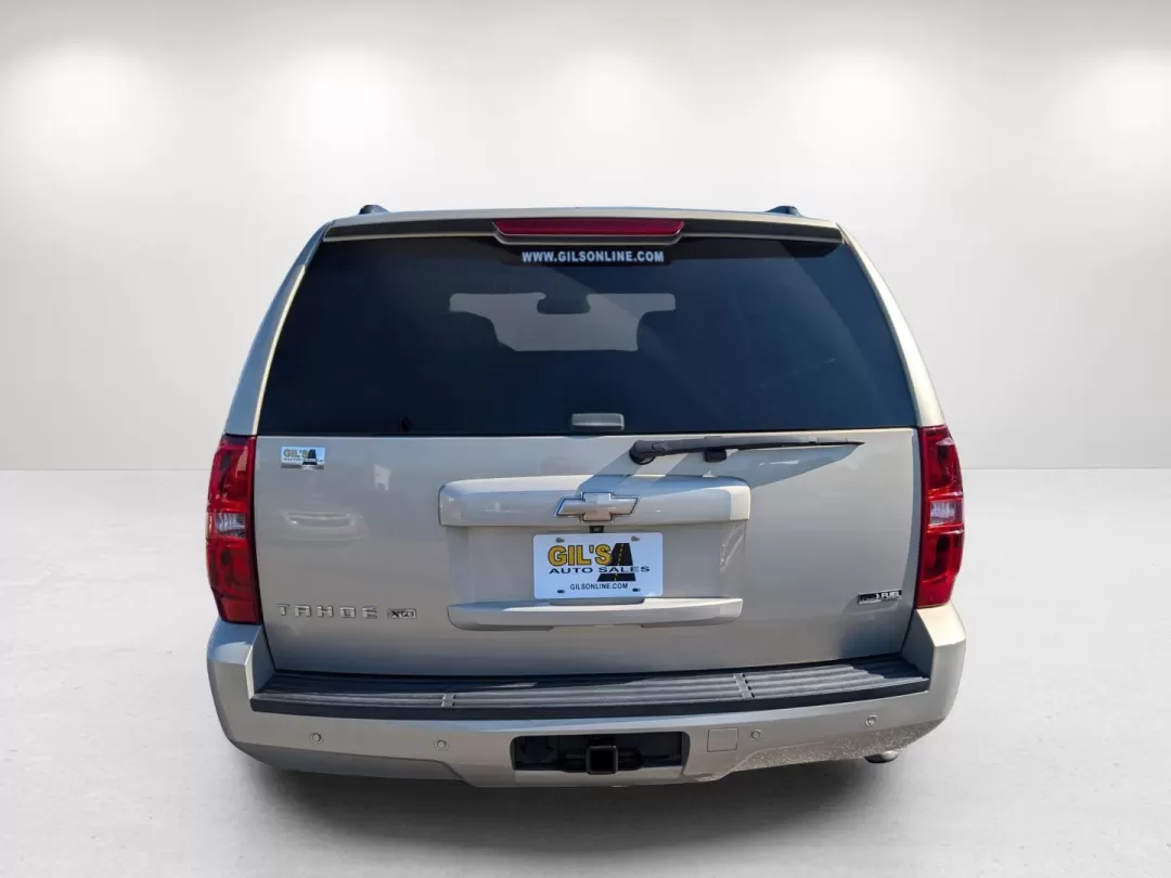 2009 /Ebony Chevrolet Tahoe LS (1GNEC13329R) with an Other engine, located at 1430 Gateway Drive, Opelika, AL, 36801, (334) 239-0944, 32.637871, -85.409790 - **Explore the Open Road in This 2009 Chevrolet Tahoe Your Next Adventure Awaits!**<br /> <br /> Are you dreaming of weekend getaways with family, or perhaps a reliable companion for your daily commute? Look no further! The 2009 Chevrolet Tahoe LS is the ideal SUV for those who crave versatility wit - Photo#5