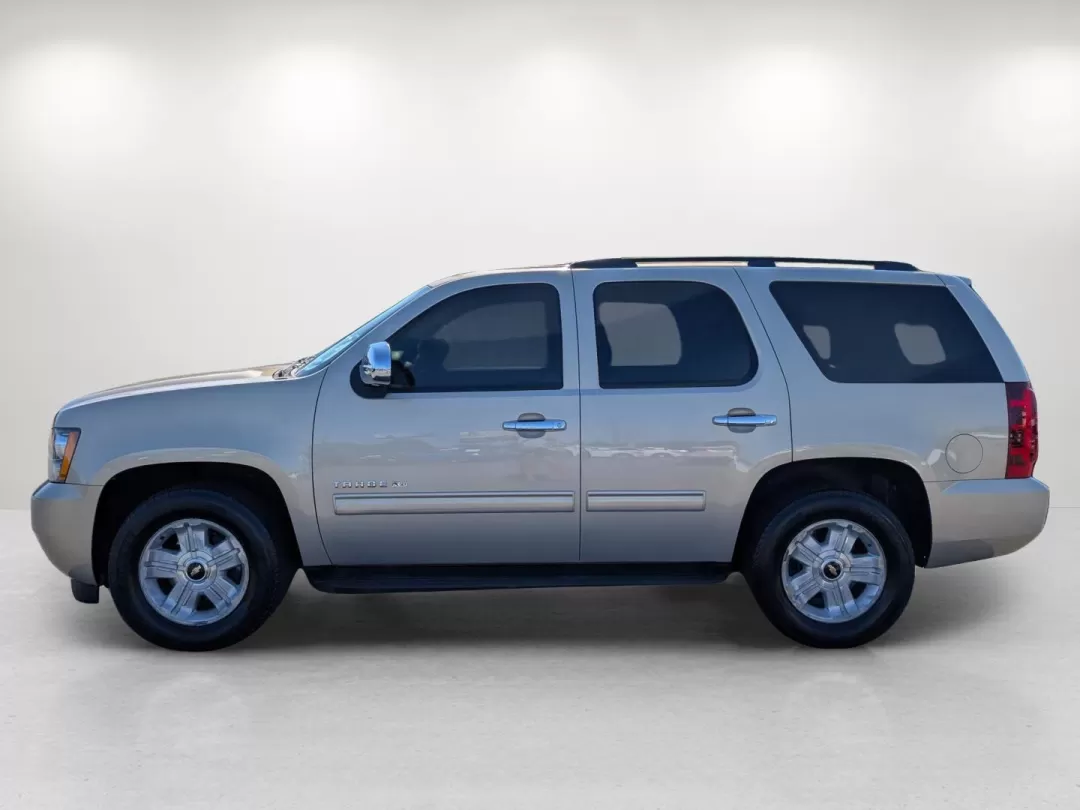 2009 /Ebony Chevrolet Tahoe LS (1GNEC13329R) with an Other engine, located at 1430 Gateway Drive, Opelika, AL, 36801, (334) 239-0944, 32.637871, -85.409790 - **Explore the Open Road in This 2009 Chevrolet Tahoe Your Next Adventure Awaits!**<br /> <br /> Are you dreaming of weekend getaways with family, or perhaps a reliable companion for your daily commute? Look no further! The 2009 Chevrolet Tahoe LS is the ideal SUV for those who crave versatility wit - Photo#7