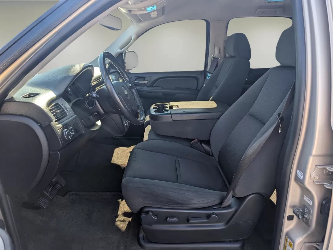 2009 /Ebony Chevrolet Tahoe LS (1GNEC13329R) with an Other engine, located at 1430 Gateway Drive, Opelika, AL, 36801, (334) 239-0944, 32.637871, -85.409790 - **Explore the Open Road in This 2009 Chevrolet Tahoe Your Next Adventure Awaits!**<br /> <br /> Are you dreaming of weekend getaways with family, or perhaps a reliable companion for your daily commute? Look no further! The 2009 Chevrolet Tahoe LS is the ideal SUV for those who crave versatility wit - Photo#9