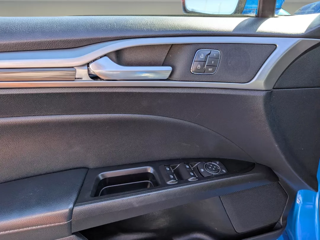 2019 Ford Fusion SEL (3FA6P0CD2KR) with an Other engine, located at 1430 Gateway Drive, Opelika, AL, 36801, (334) 239-0944, 32.637871, -85.409790 - 2019 Ford Fusion SEL - Photo#8