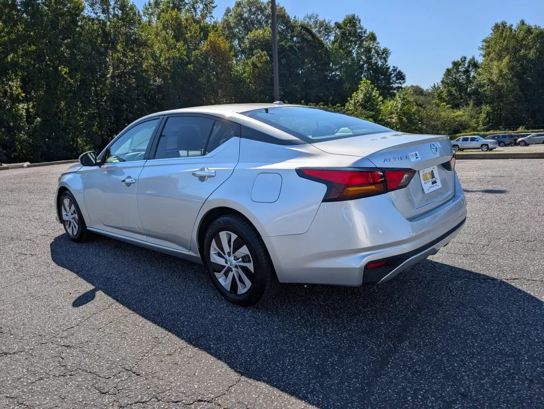 2020 /Charcoal Nissan Altima 2.5 S (1N4BL4BV6LC) with an Other engine, located at 3959 U.S. 80 W, Phenix City, AL, 36870, (334) 297-4885, 32.469296, -85.135185 - **Drive into Adventure with the 2020 Nissan Altima at Gils Auto in Phenix City, AL!**<br /> <br /> Are you in search of a reliable sedan that perfectly balances everyday commuting with weekend road trips? Look no further than the 2020 Nissan Altima, now available at Gils Auto-your trusted Buy Here P - Photo#6