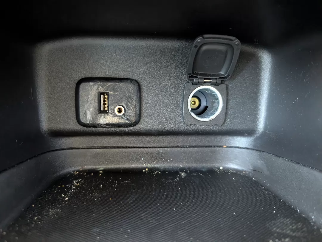 2018 /Jet Black Chevrolet Equinox LT (2GNAXJEVXJ6) with an Other engine, located at 3959 U.S. 80 W, Phenix City, AL, 36870, (334) 297-4885, 32.469296, -85.135185 - **Discover Your Next Adventure with the 2018 Chevrolet Equinox LT at Gils Auto in Phenix City, AL!**<br /> <br /> Are you looking for a versatile SUV that fits seamlessly into your lifestyle? The 2018 Chevrolet Equinox LT is the perfect blend of style, functionality, and reliability. Whether you're - Photo#12