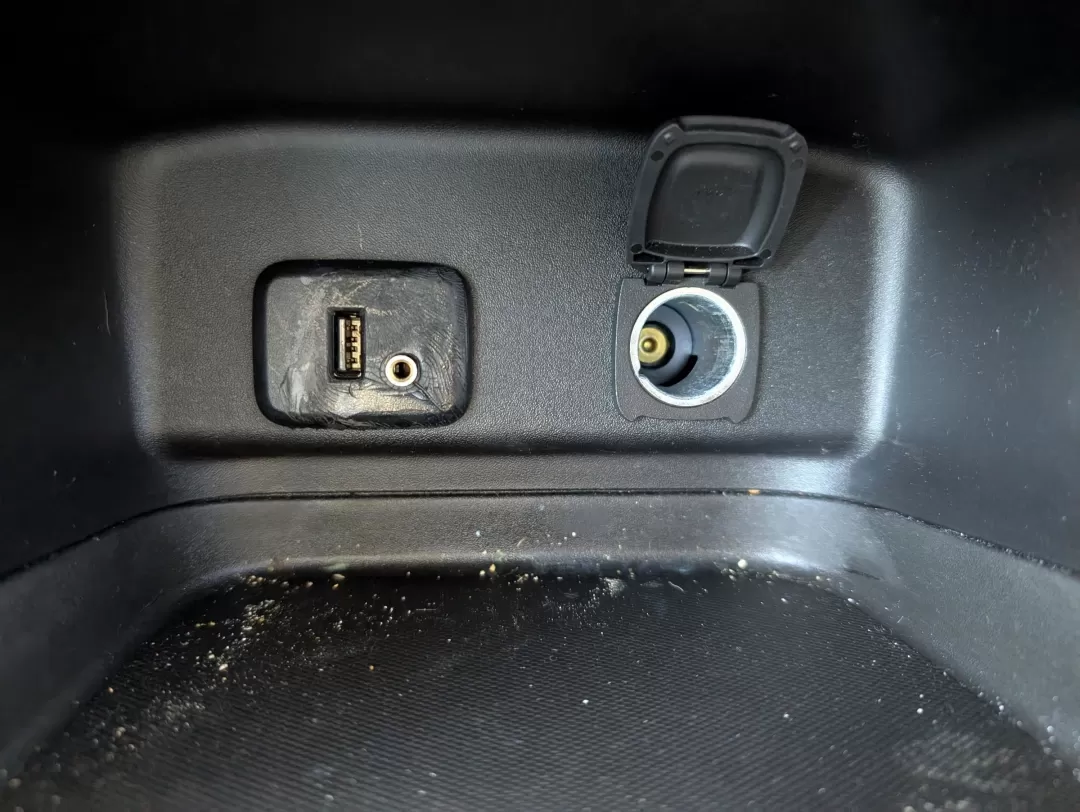 2018 /Jet Black Chevrolet Equinox LT (2GNAXJEVXJ6) with an Other engine, located at 3959 U.S. 80 W, Phenix City, AL, 36870, (334) 297-4885, 32.469296, -85.135185 - **Discover Your Next Adventure with the 2018 Chevrolet Equinox LT at Gils Auto in Phenix City, AL!**<br /> <br /> Are you looking for a versatile SUV that fits seamlessly into your lifestyle? The 2018 Chevrolet Equinox LT is the perfect blend of style, functionality, and reliability. Whether you're - Photo#13