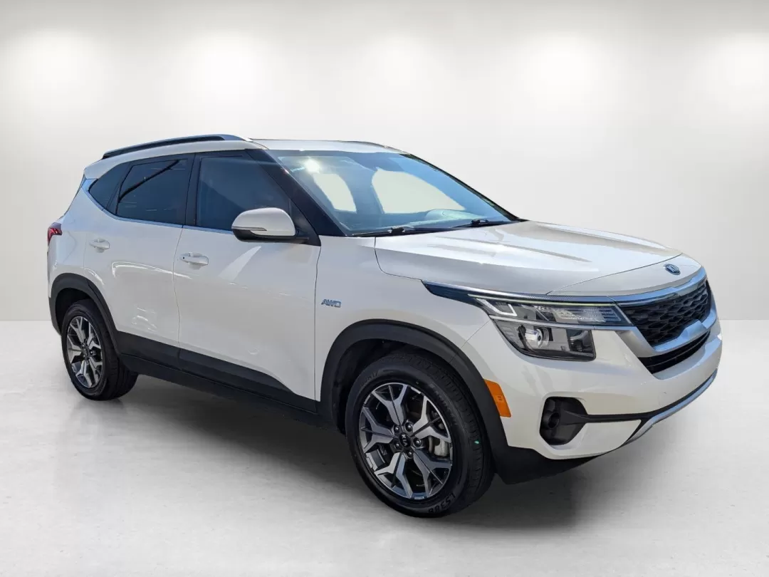 2021 /Black Kia Seltos EX (KNDERCAAXM7) with an Other engine, located at 3959 U.S. 80 W, Phenix City, AL, 36870, (334) 297-4885, 32.469296, -85.135185 - **Adventure Awaits with the 2021 Kia Seltos EX! Your Family-Friendly SUV Awaits!**<br /> <br /> Are you ready to elevate your driving experience? Whether you're navigating the bustling streets of Phenix City or embarking on weekend getaways, the 2021 Kia Seltos EX is the ideal SUV for those who crav - Photo#3