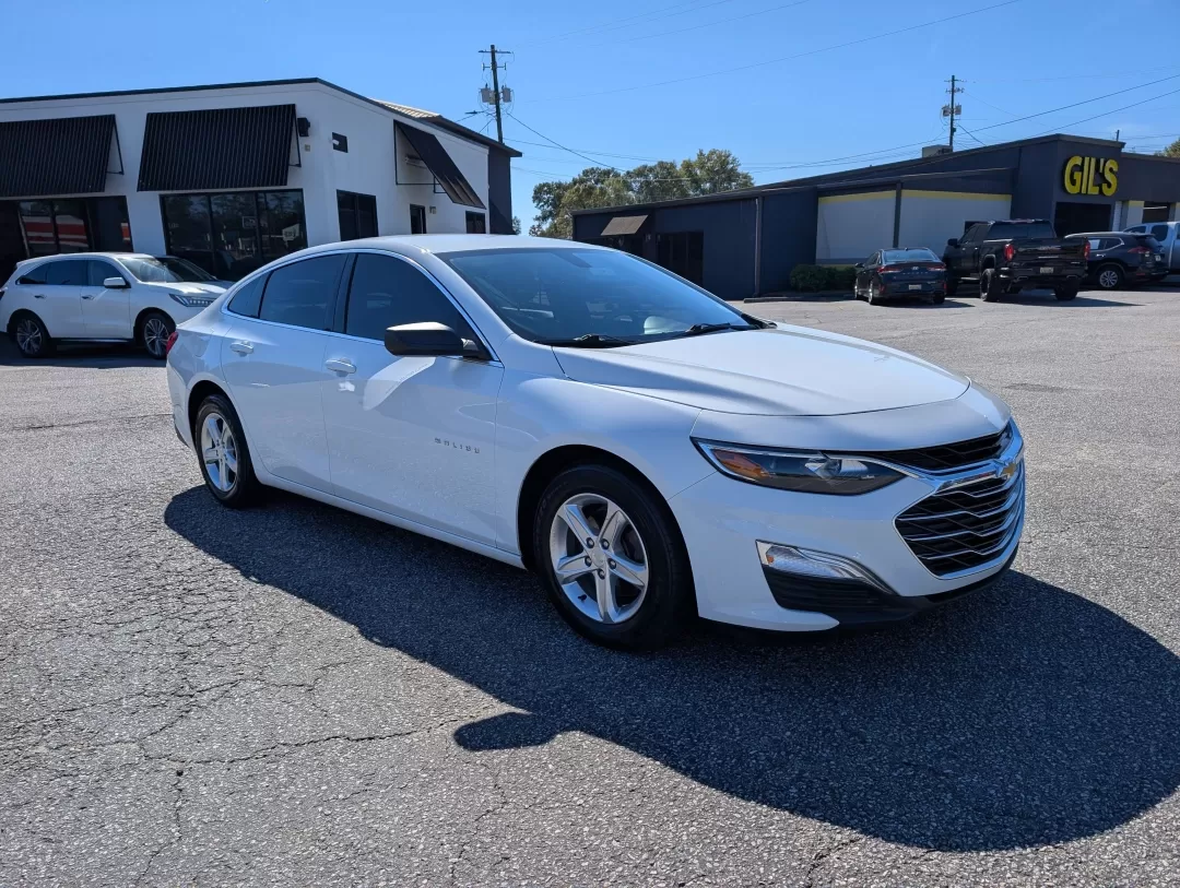 2021 /Dark Atmosphere/ Medium Ash Gray Chevrolet Malibu LS (1G1ZC5ST0MF) with an Other engine, located at 3959 U.S. 80 W, Phenix City, AL, 36870, (334) 297-4885, 32.469296, -85.135185 - **Elevate Your Everyday Commute with the 2021 Chevrolet Malibu LS**<br /> <br /> Are you looking for a reliable sedan that fits seamlessly into your busy lifestyle? Look no further than the 2021 Chevrolet Malibu LS, available now at Gils Auto in Phenix City, AL. Perfectly designed for daily commutes - Photo#3