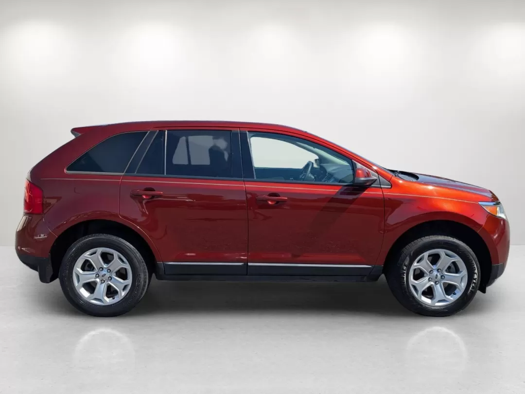 2014 Ford Edge SEL (2FMDK3JC5EB) with an Other engine, located at 7000 Northlake Connector, Columbus, GA, 31904, (706) 987-8085, 32.524975, -84.978134 - Are you searching for the perfect SUV to elevate your everyday adventures? Look no further than this stunning 2014 Ford Edge SEL at Gils Auto in Phenix City, AL. Perfect for growing families or anyone looking for a reliable vehicle for their daily commute, this versatile SUV offers a blend of comfor - Photo#3